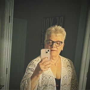 Meet your Posher, Debbie